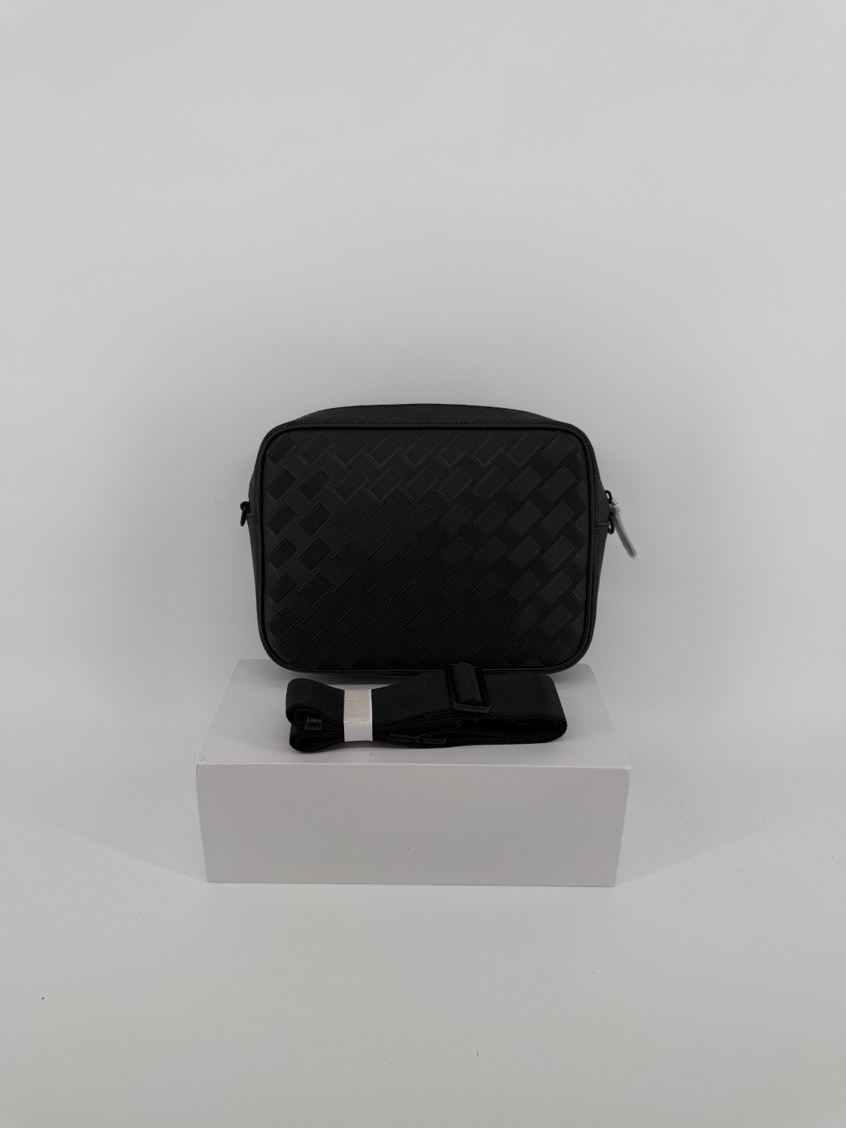 Mont Blanc Extreme 3.0 Messenger M Lock 4810 Black Brand New $1,590 Retail