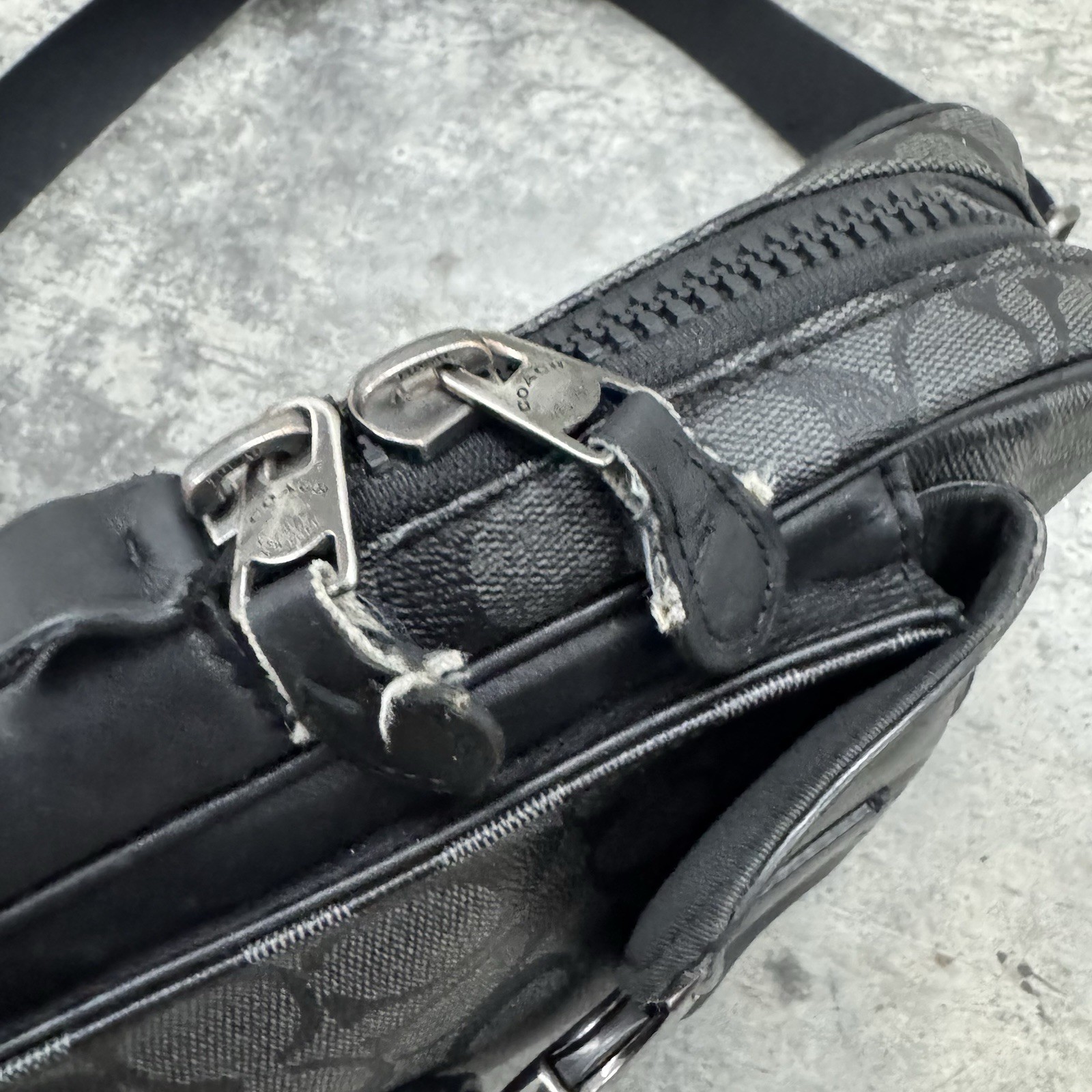 Coach Black Gray Logo Crossbody Bag Adjustable Strap Inner Outer Pockets Men