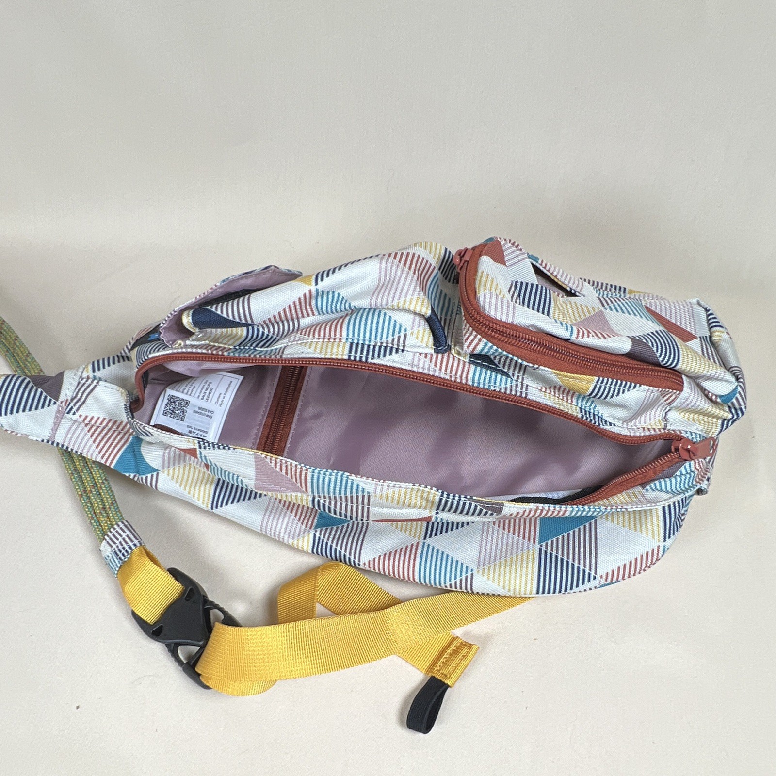 KAVU Multicolor Geometric Crossbody Sling Bag Zip Closure Adjustable Strap
