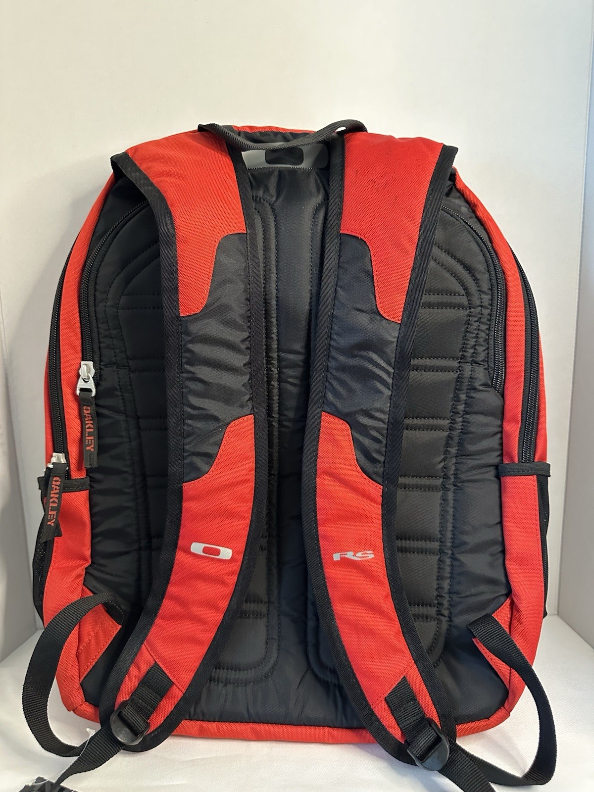 Oakley Backpack Red/Black with Padded Back Panel & Front Pocket N/W/T (Defects)