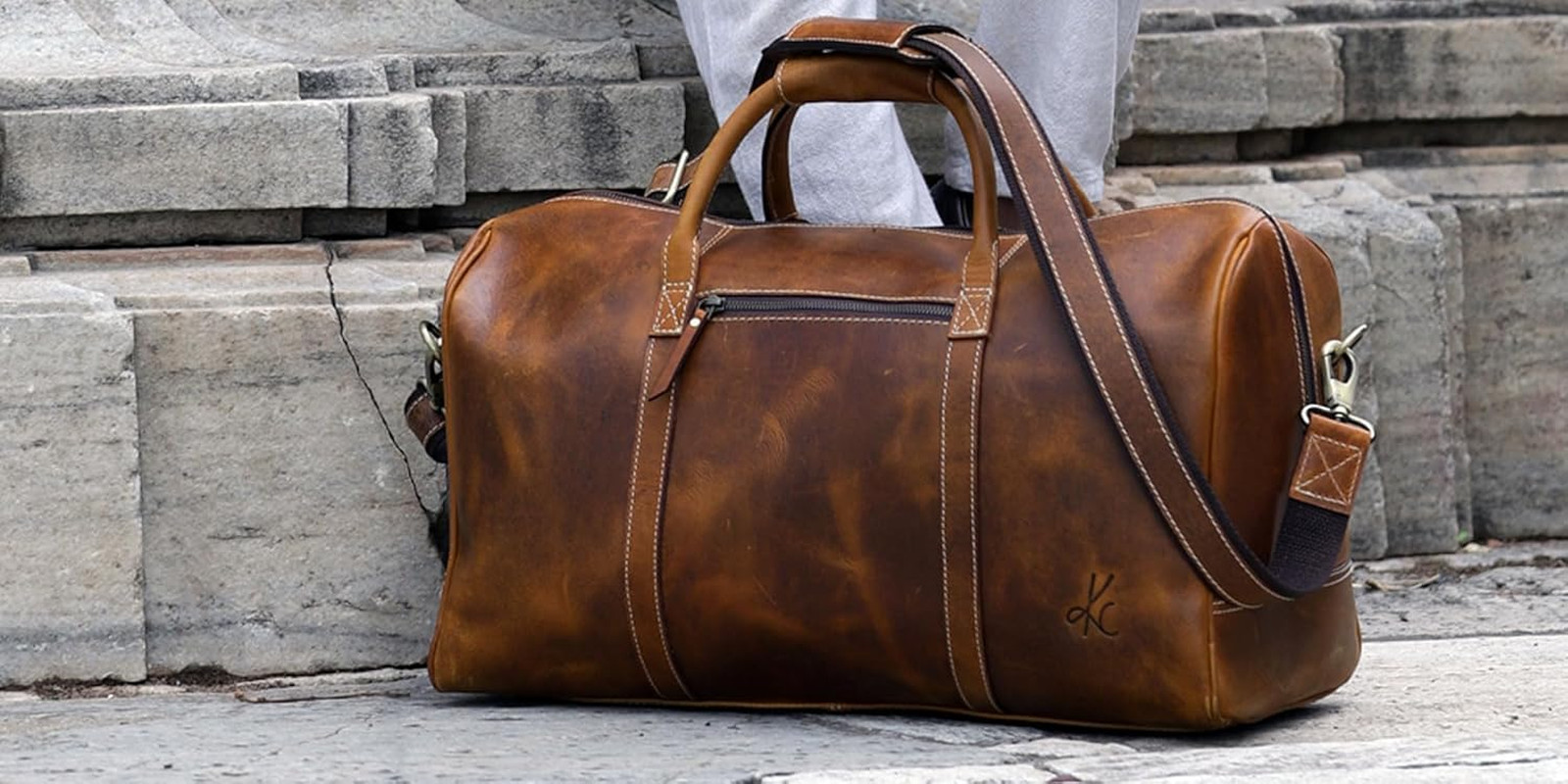 Chic Leather Duffle Bag for Travel & Gym – Unisex Style