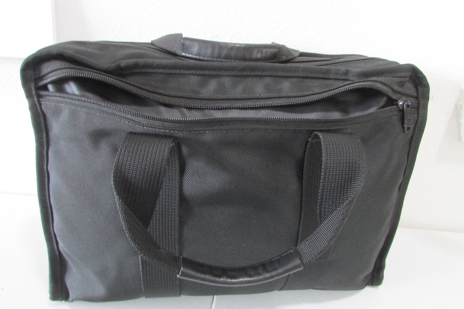 Tumi Black Ballistic Nylon Briefcase Padded 15″ Laptop Messenger Bag wTop Handle