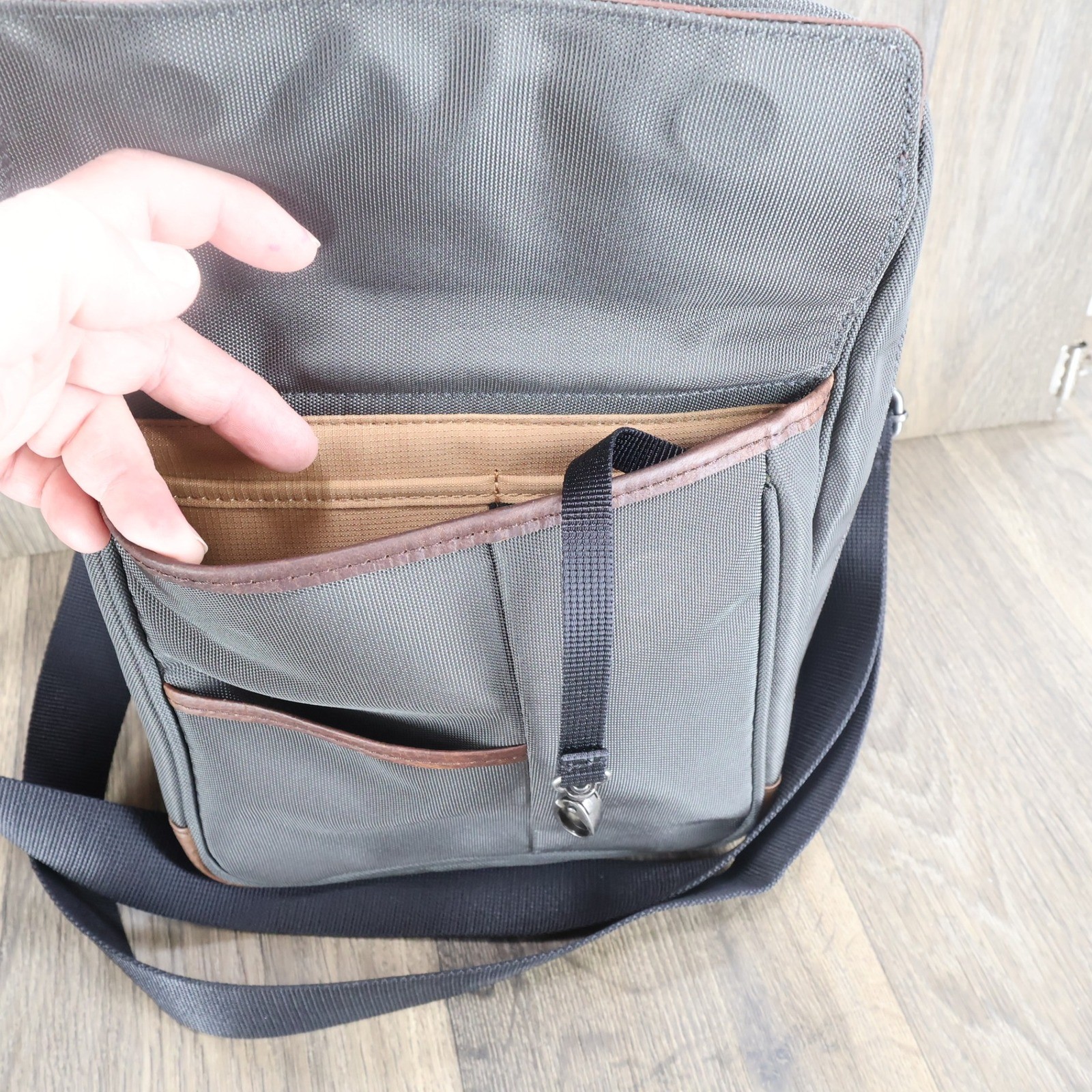 Duluth Trading Co Gray Ballistic Nylon Crossbody Messenger Bag Leather Trim