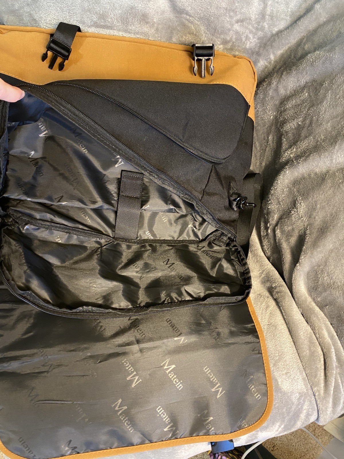 MATEIN Messenger Bag, Briefcases Lightweight Waterproof Laptop Bag 15.6 Inch,