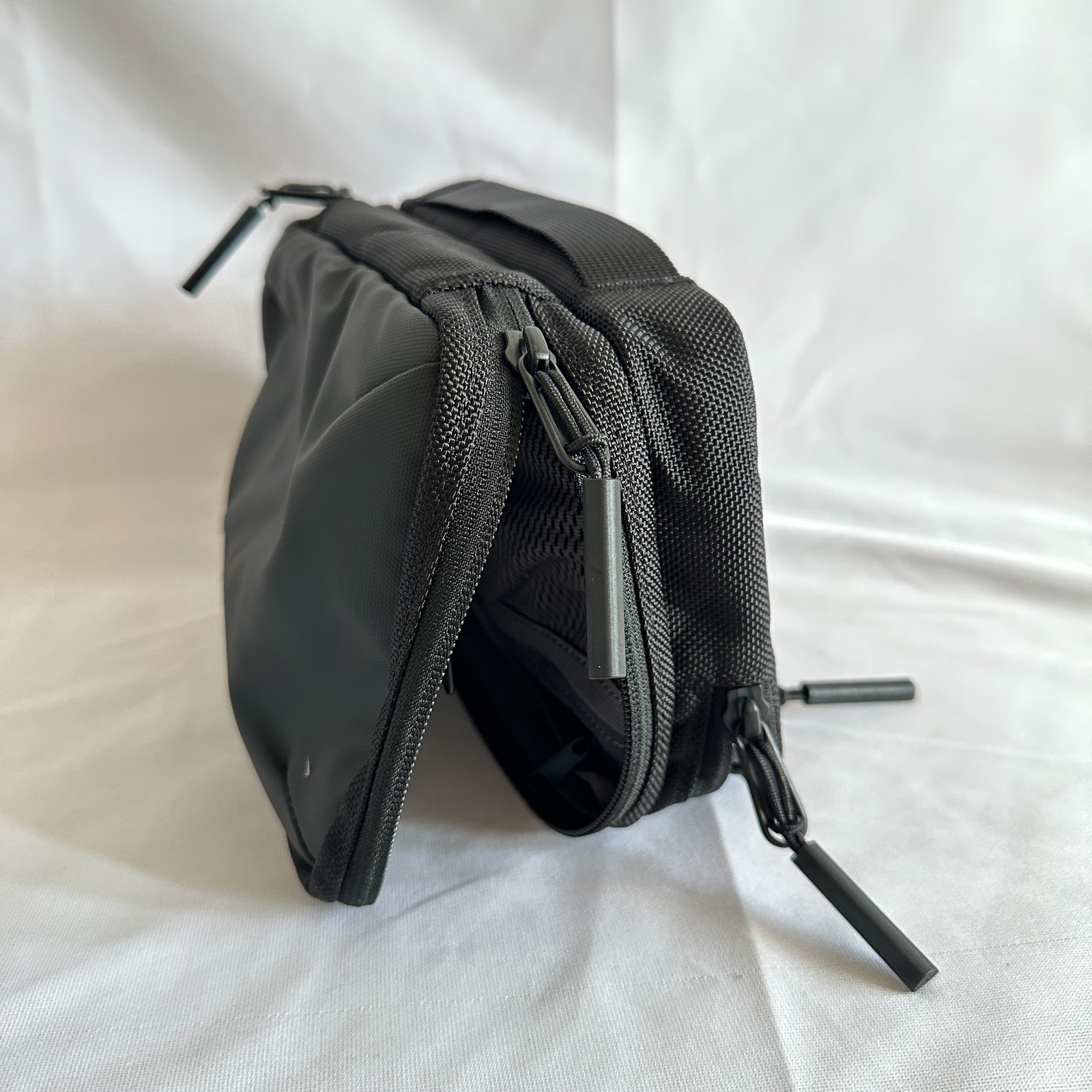 Aer Cable Kit 2 Black 1.8L Tech Organizer Travel Pouch