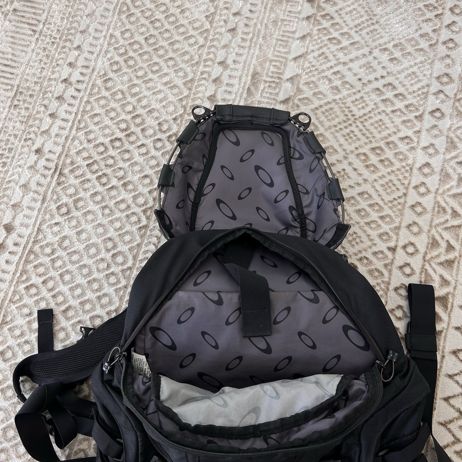 Oakley Kitchen Sink Backpack Stealth Black Gorpcore Tactical Hiking Cargo
