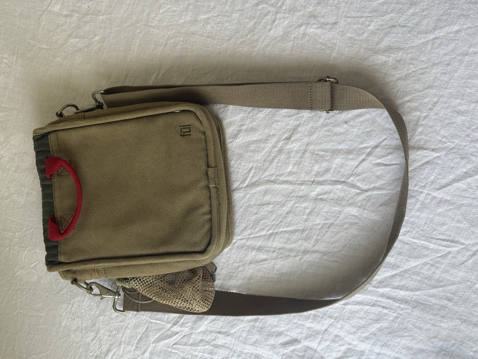 FŪL Small Beige/Red Canvas Crossbody Bag Adjustable Strap Pockets Zip Snap