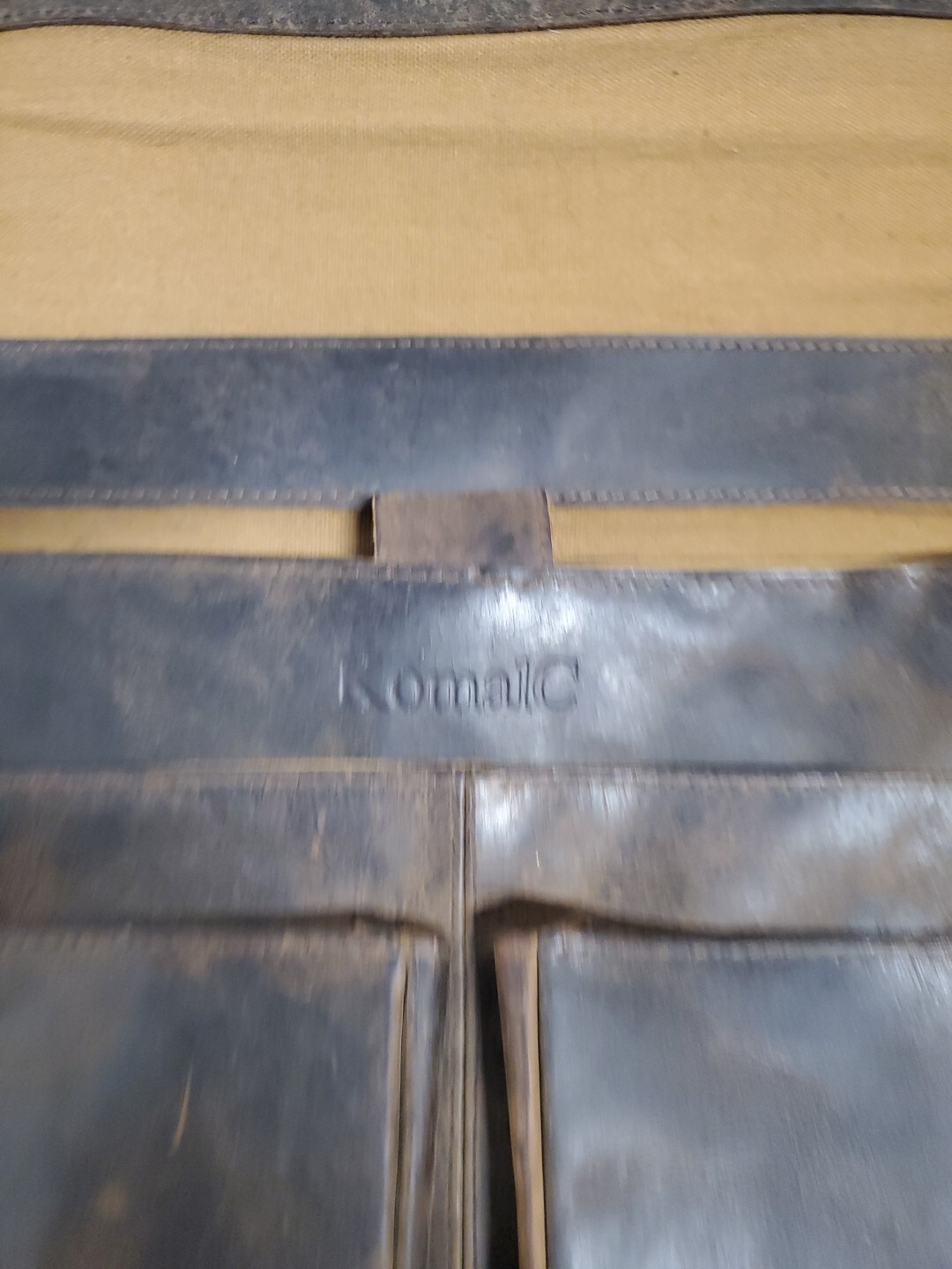 KomalC 16″ Leather Briefcase Laptop Messenger Bag/Brown/Distressed (T1)