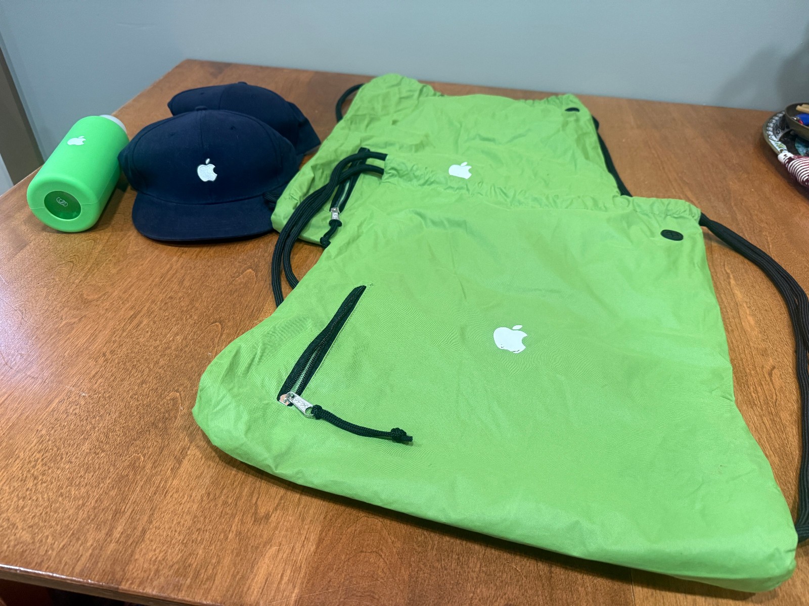 Apple Logo Employee RARE LOT Black Mens Hat Green Bag Glass Bottle LOT of 5