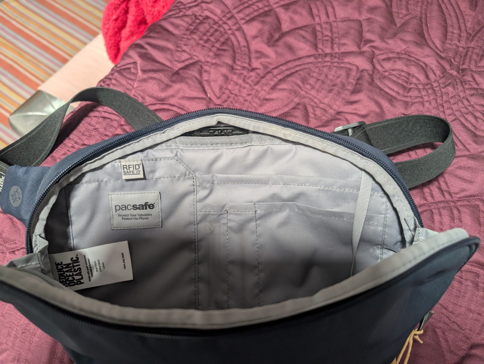 pacsafe v anti-theft action sling pac