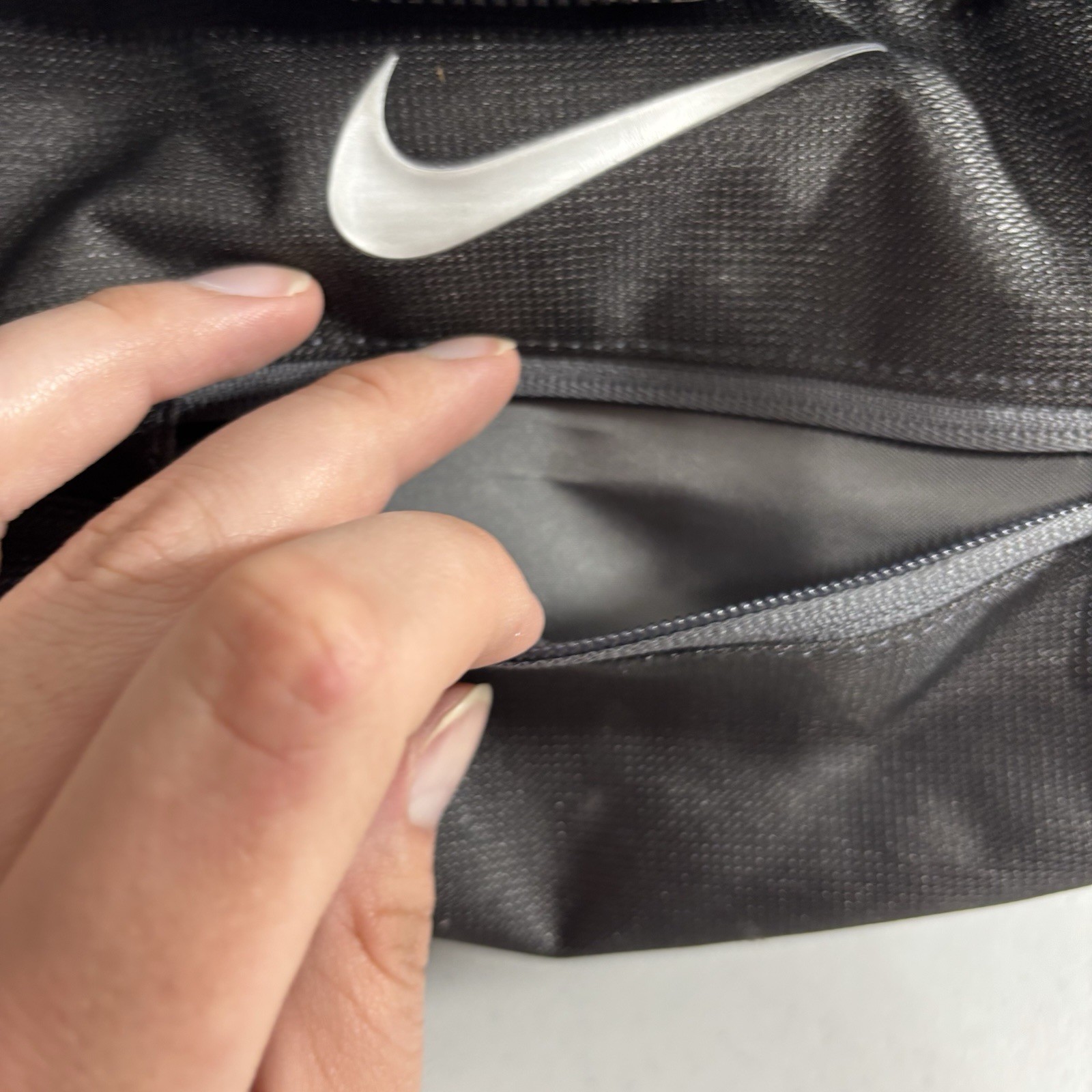 Nike Duffle Bag Large Black Shoe Compartment Basketball Travel Company Logo EUC!