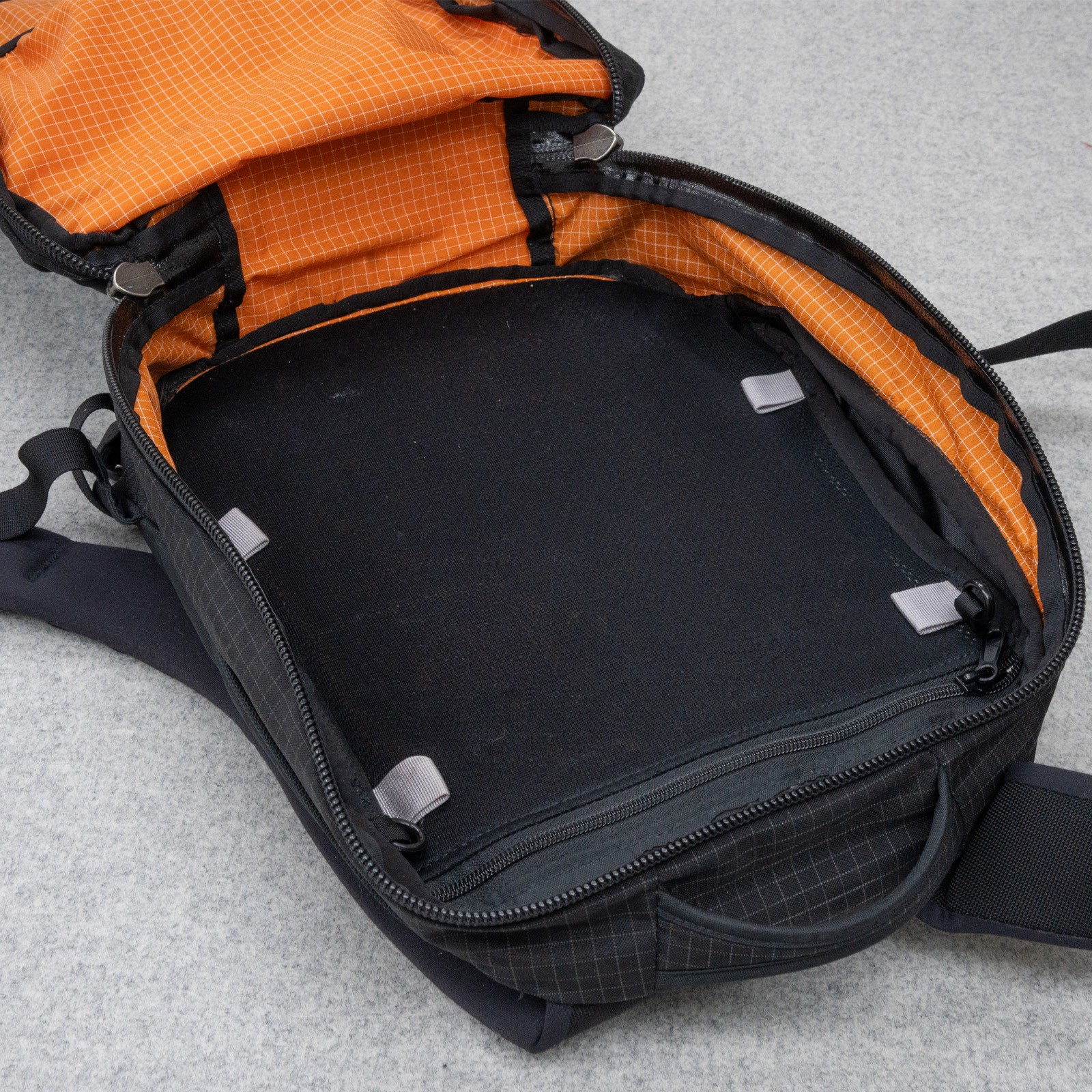 TOM BIHN Synik 22 Retired Black Halcyon/Zest Halcyon Very Good Clean
