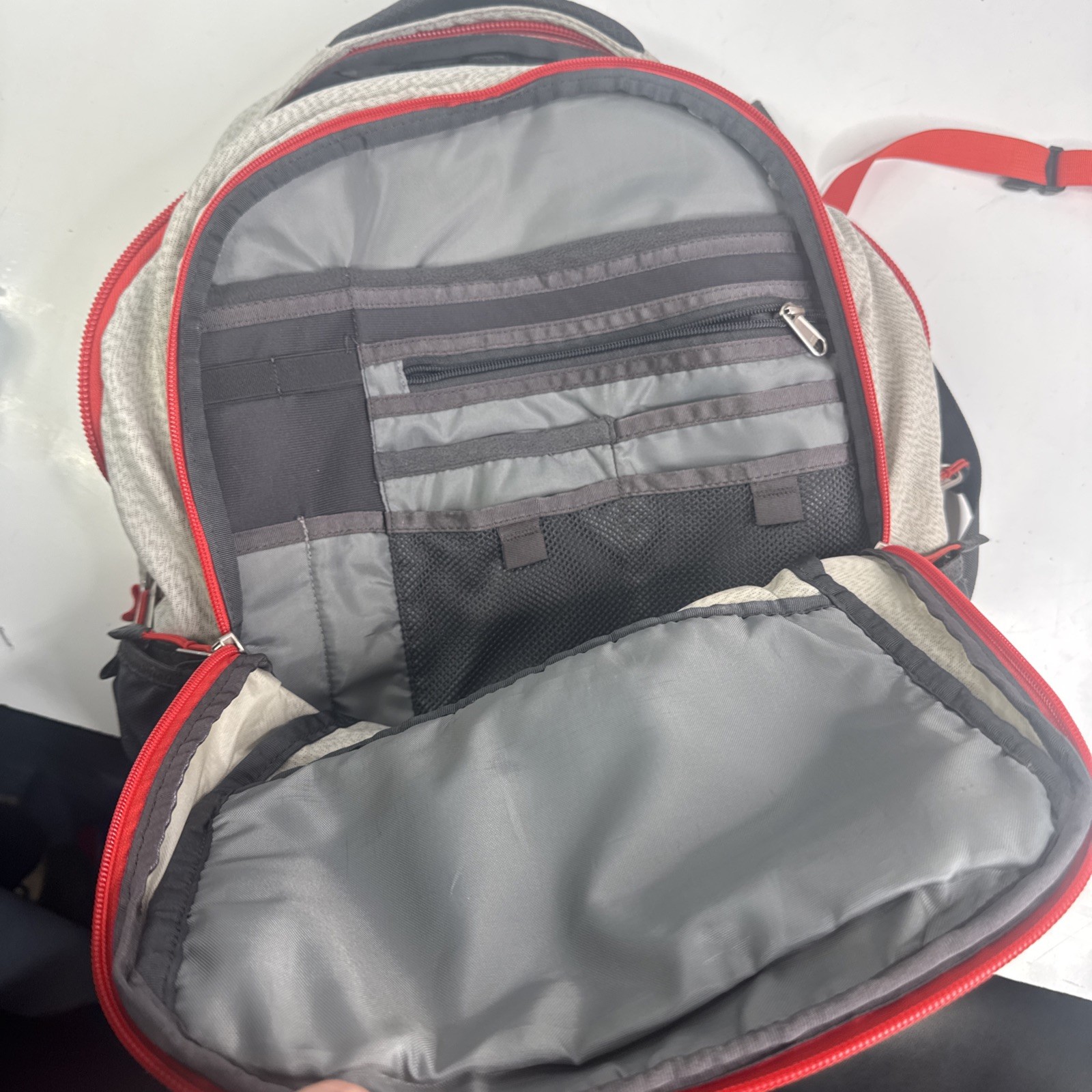 North Face Recon Backpack Gray/Red. Great bag for hiking, travel and school bag
