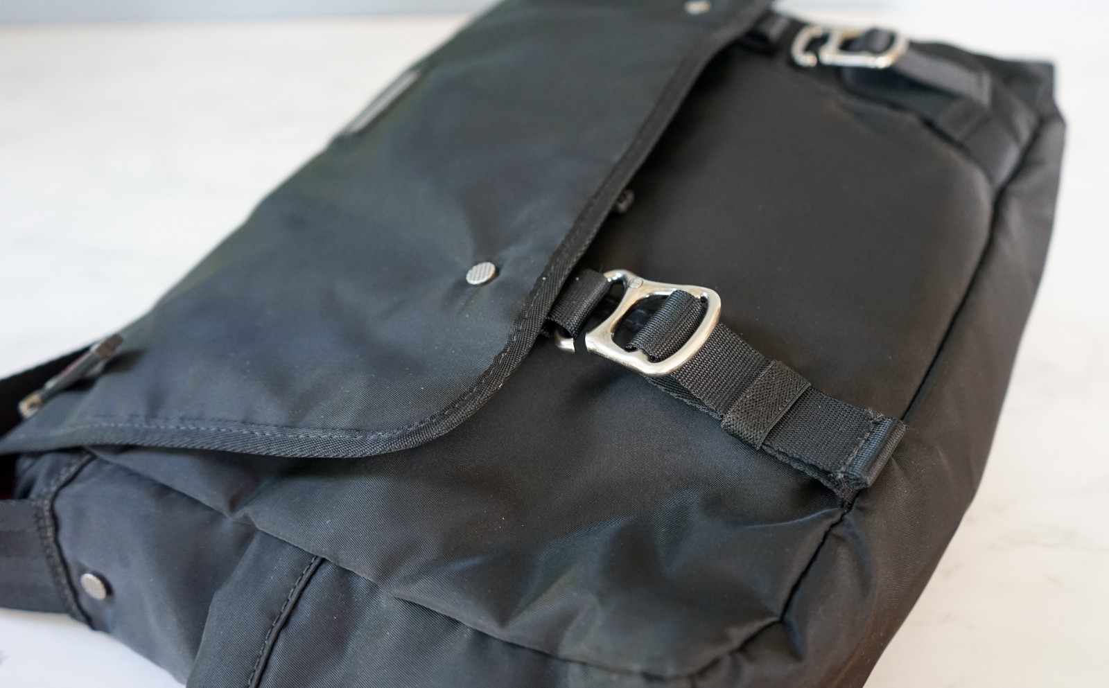 Tumi T Tech Essential Gear Messenger Crossbody Bag 15″ City Commute Laptop Bag
