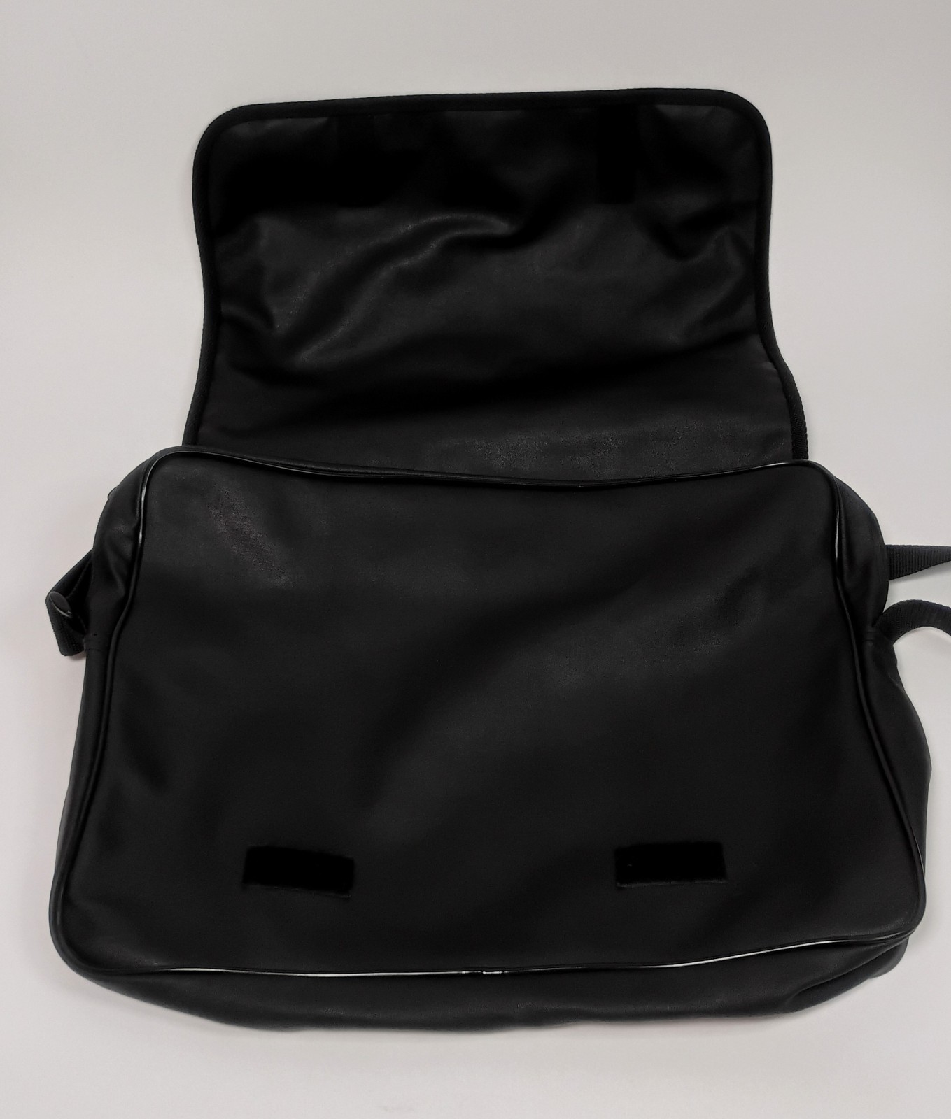 Universal Studios Florida Black Fold Over Flap Shoulder Bag Gold Logo 15×13