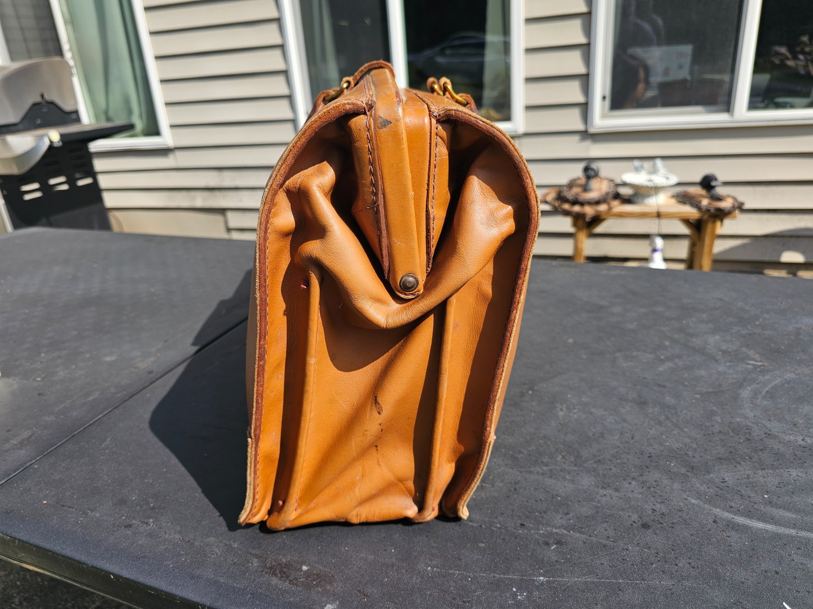 Vintage Tan Brown Leather Briefcase Gladstone-Style Doctors Bag Genuine Cowhide