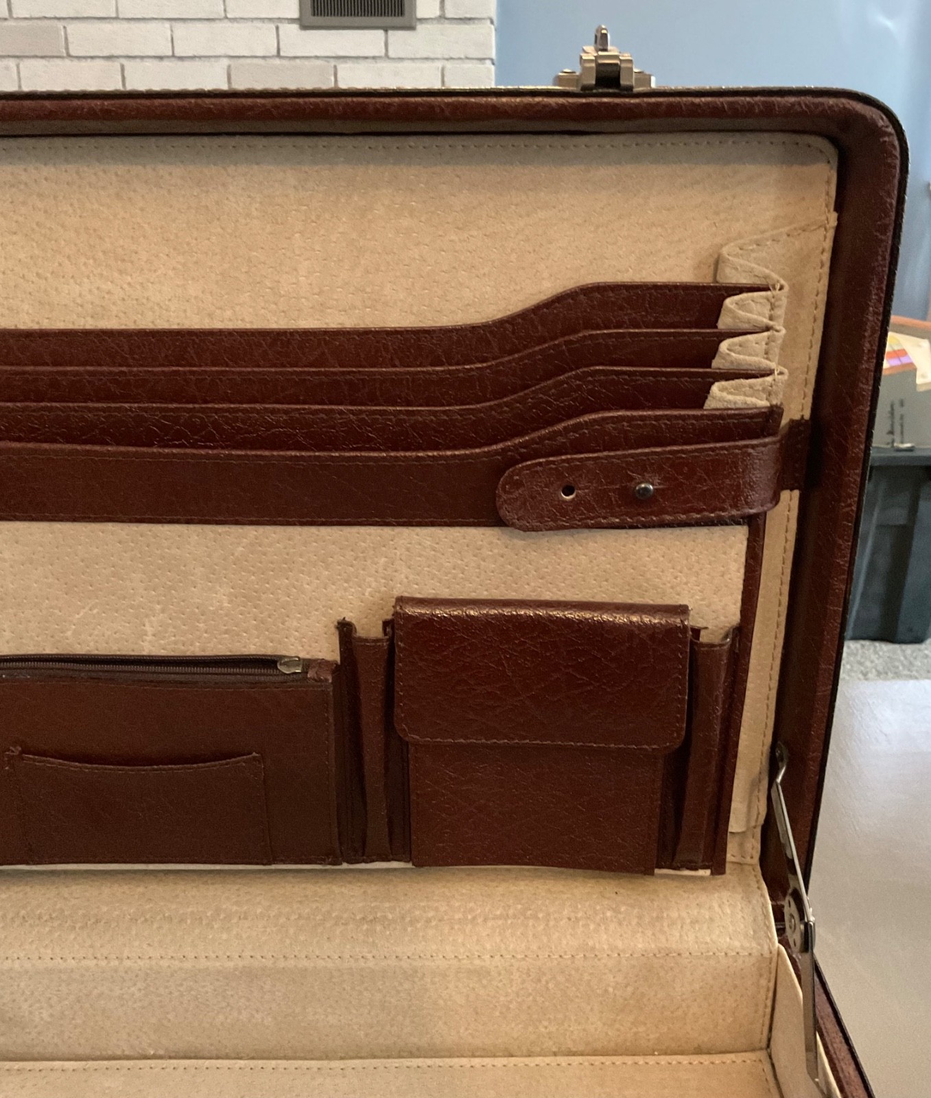 Vintage PRESTO Leather Hard Luxury Briefcase 18X13X4 Very Clean Condition