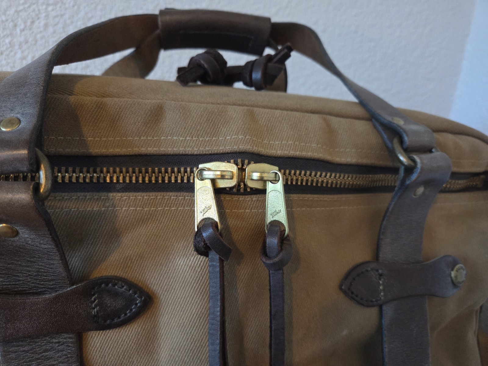 Filson Medium Rugged Twill Outfitter Bag | NWOT | Talon Era | Tan | Made in USA