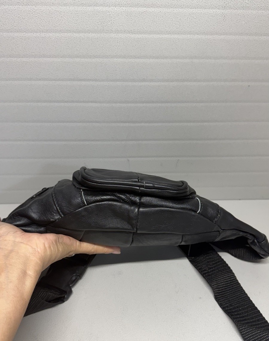 Black Smooth Leather Small-Medium Fanny Pack Belt Bag -EXCELLENT CONDTN!
