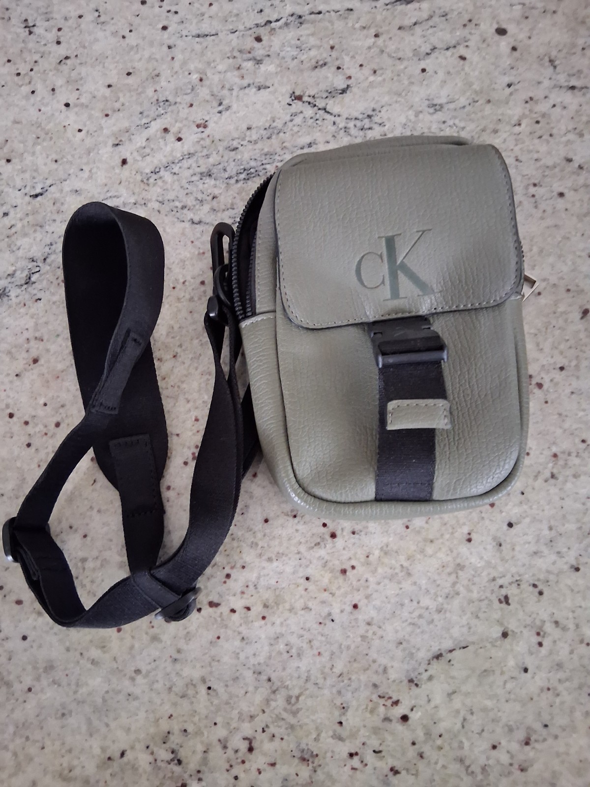 CK Calvin Klein Men’s Crossbody Gray Bag – Brand New