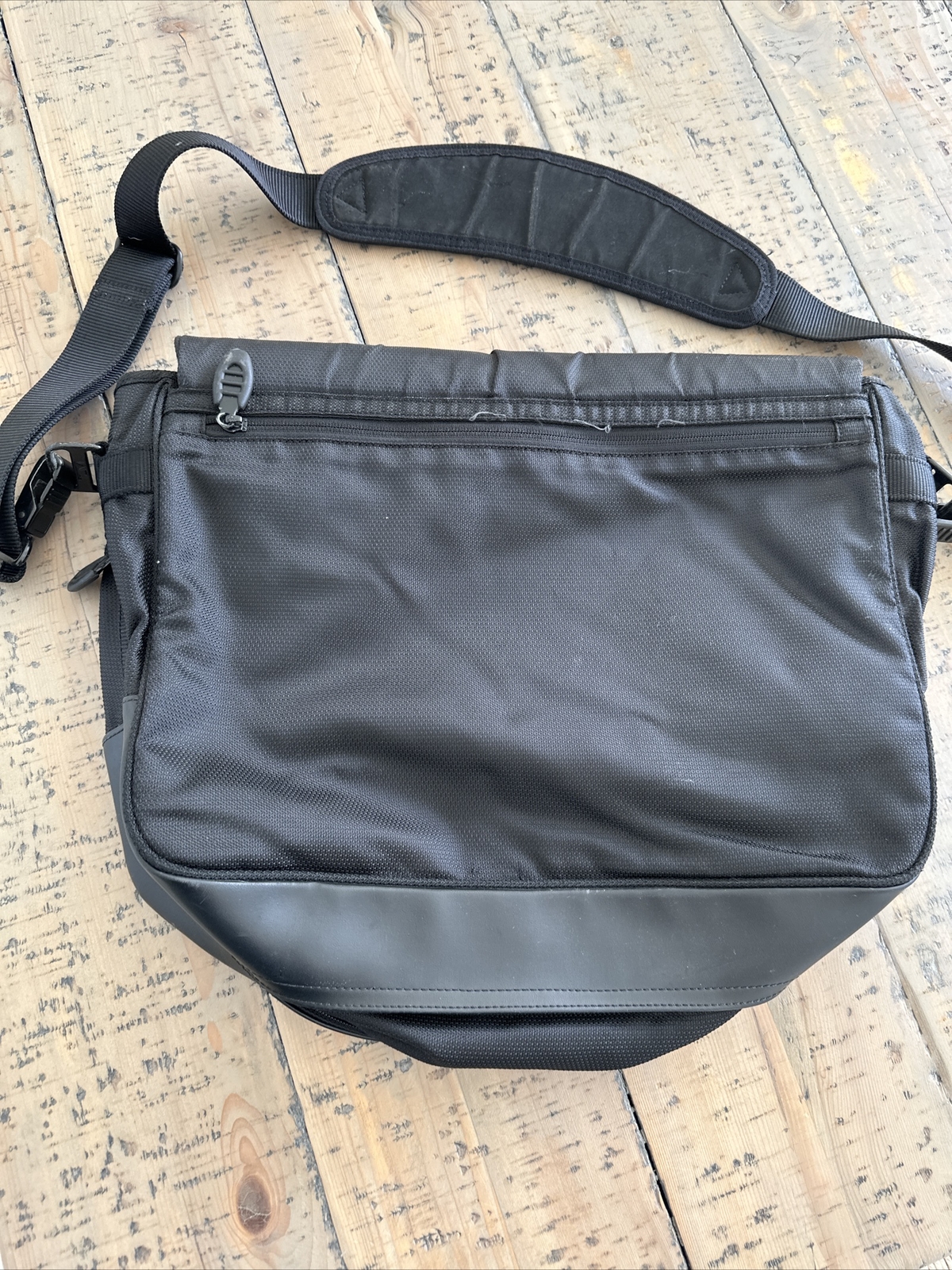 TUMI T2 Black Ballistic Nylon Carry On MESSENGER Bag Shoulder Laptop Tote 508C
