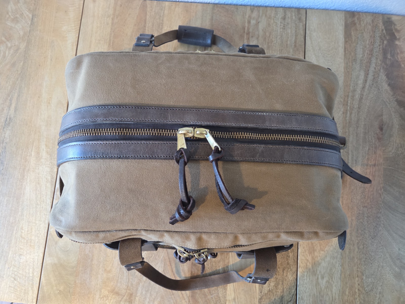 Filson Medium Rugged Twill Outfitter Bag | NWOT | Talon Era | Tan | Made in USA