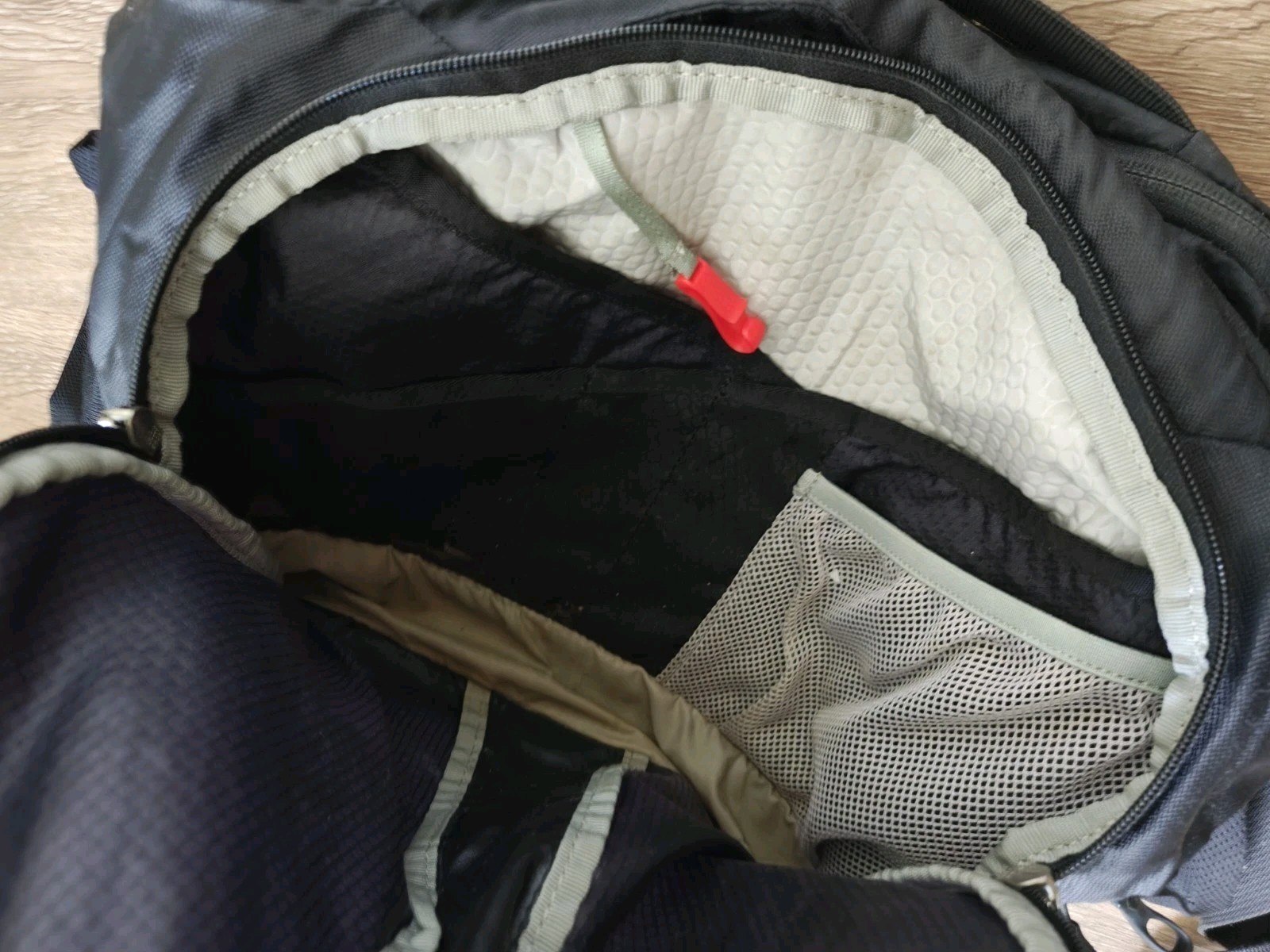 Osprey Ozone Courier Black Messenger Computer Bag 20L 15″ Laptop