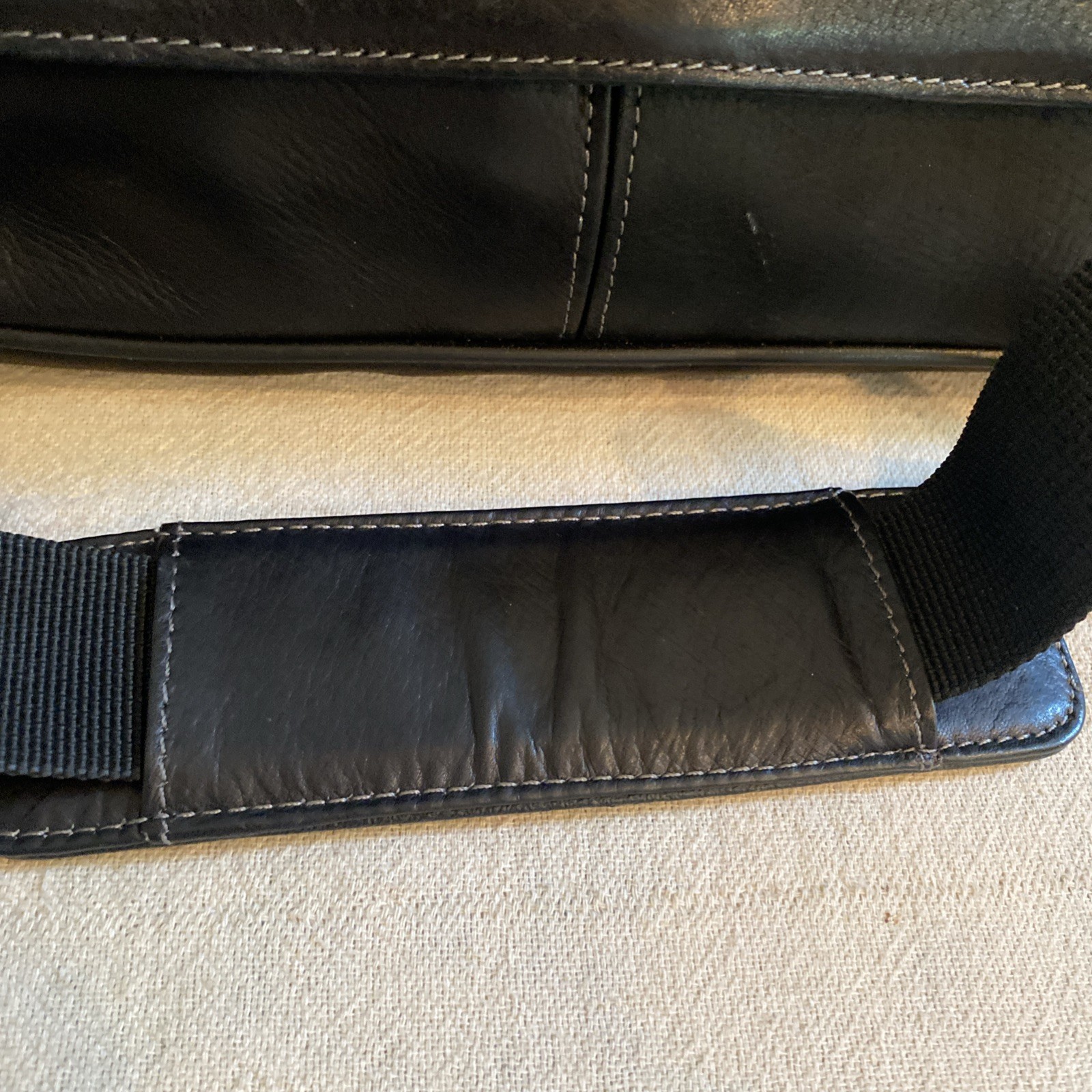 Kenneth Cole Black Leather Reaction Manhattan Messenger Satchel Bag