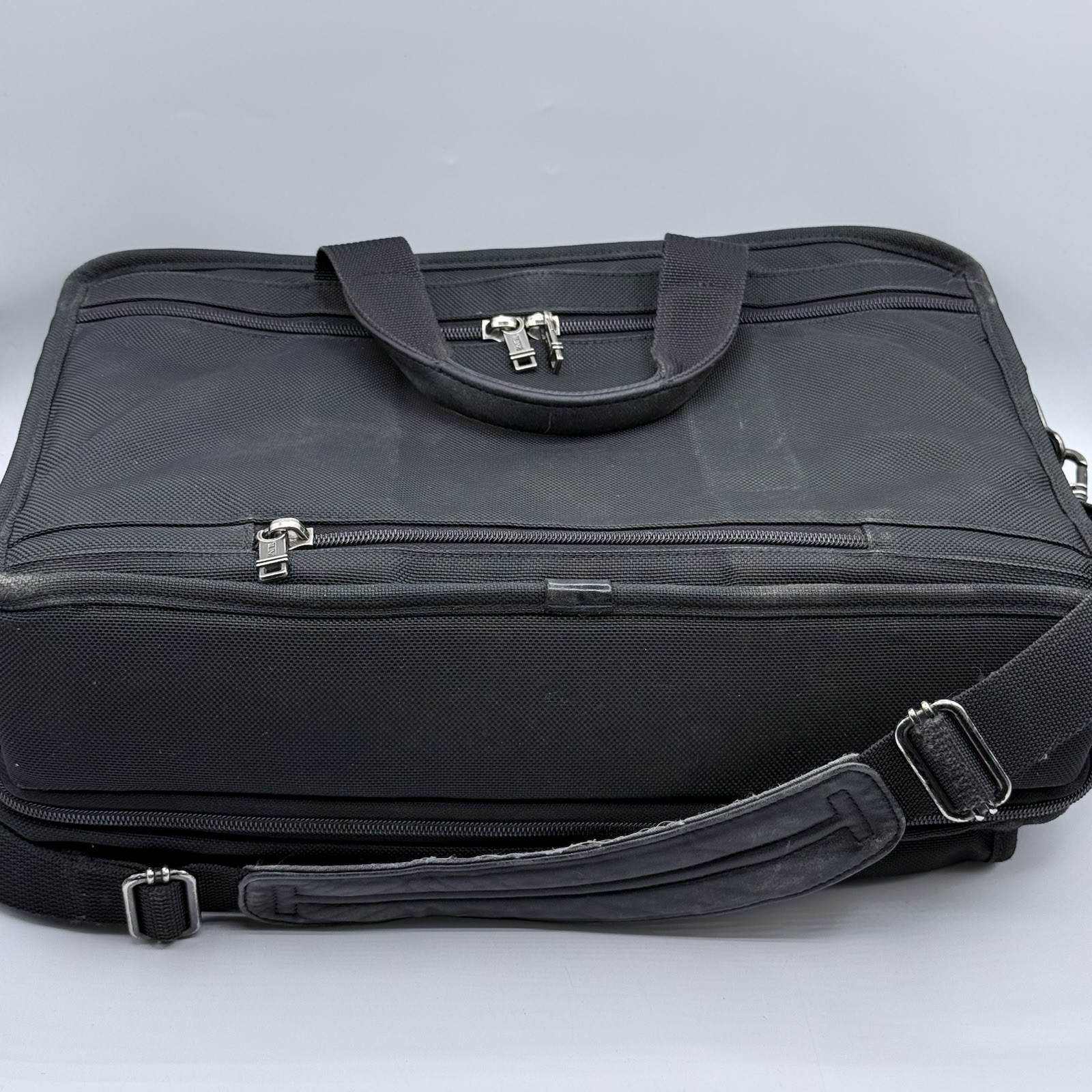 TUMI Alpha Black Ballistic expandable Laptop Business Briefcase 26041D4 EUC