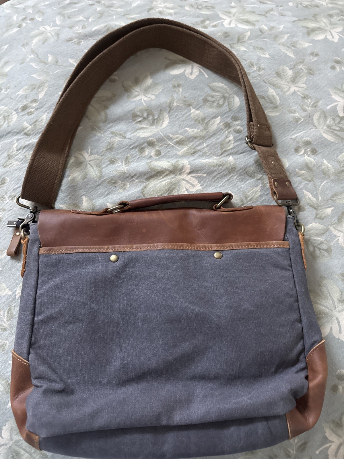 WOWBOX Brown Messenger Bag Adjustable Strap Magnetic Zip Inner Outer Pockets