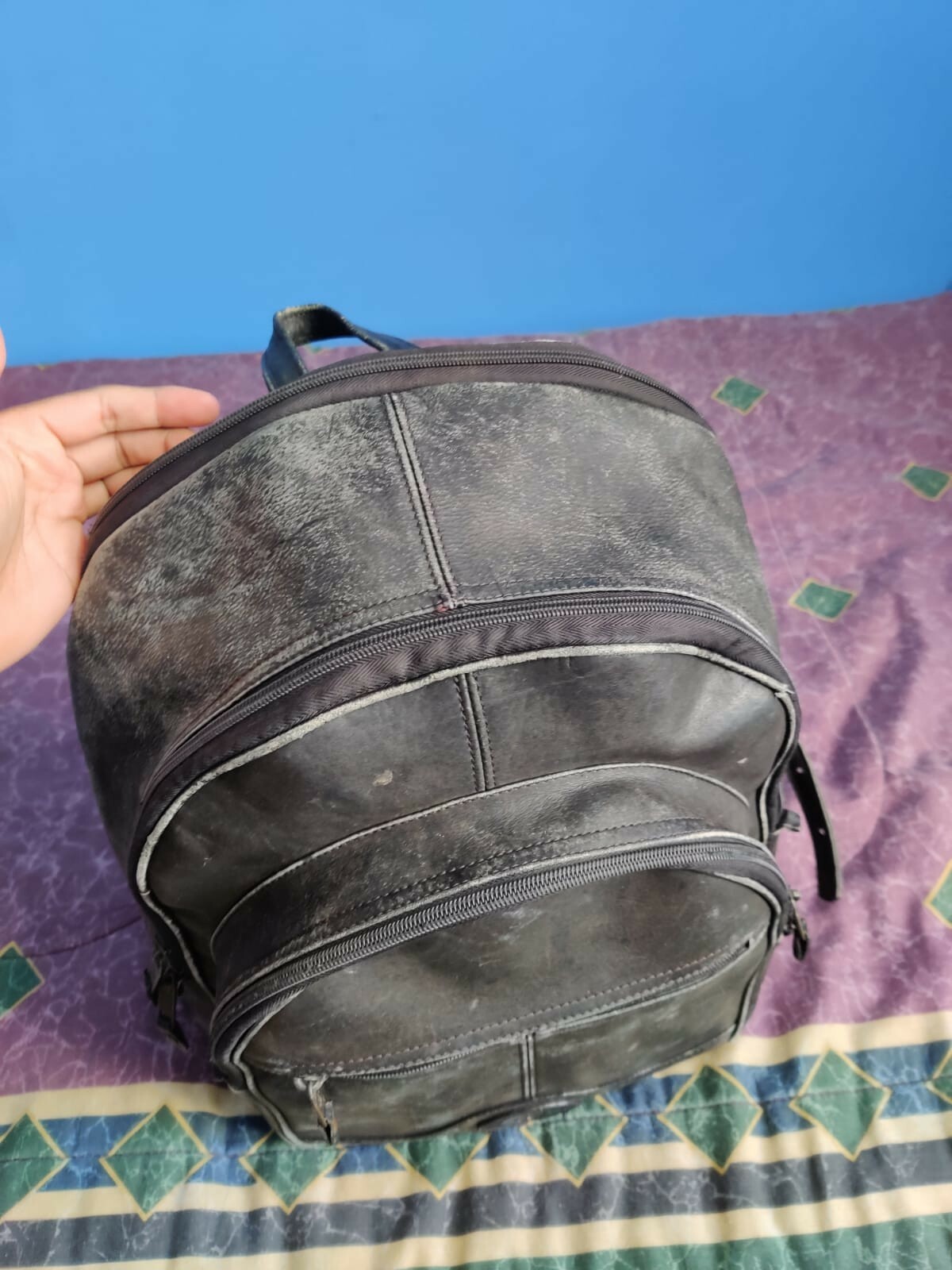 Totto: Rustic Black/Gray Distressed Leather Backpack with Pockets & Extender