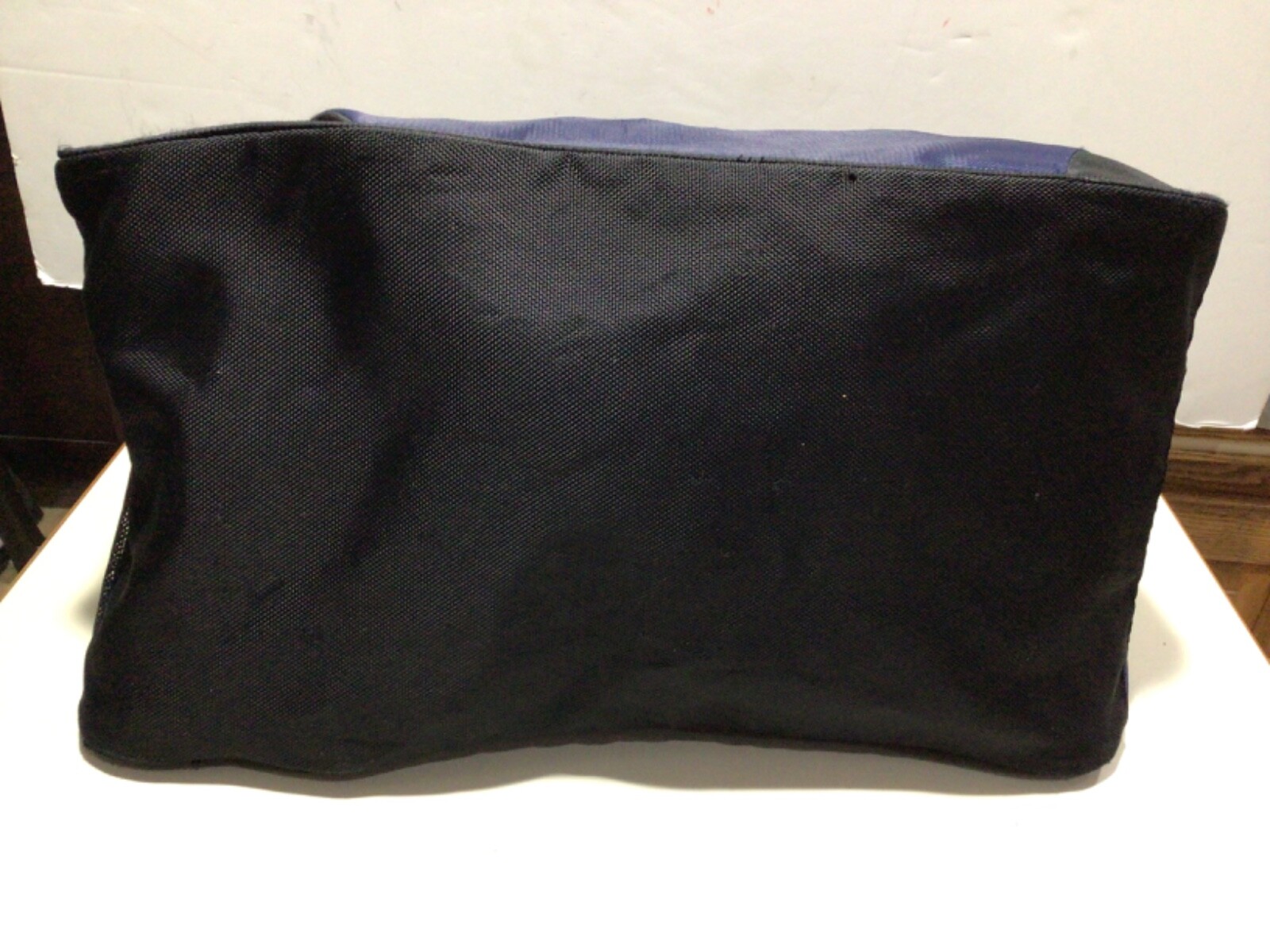 Under Armour Medium Duffle Bag Gym Bag Light Weight Navy Blue 19x10x10”
