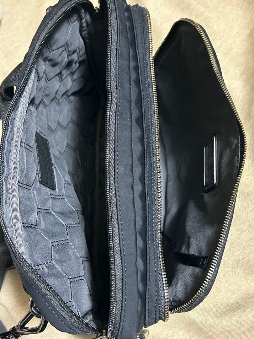 TUMI Harrison Men’s Large Sling Bag Black 24cm x 32cm Leather Crossbody