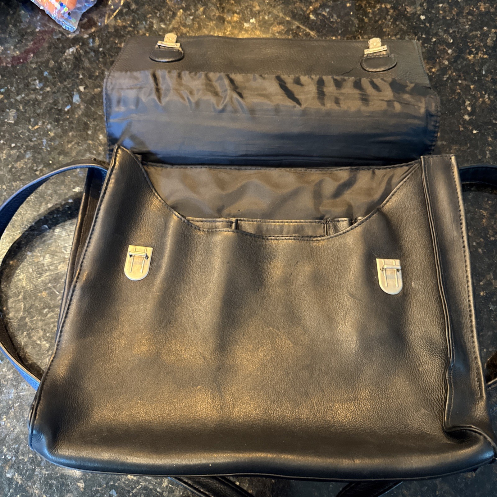 Wilson’s Black Genuine Leather Messenger Bag. Great Condition