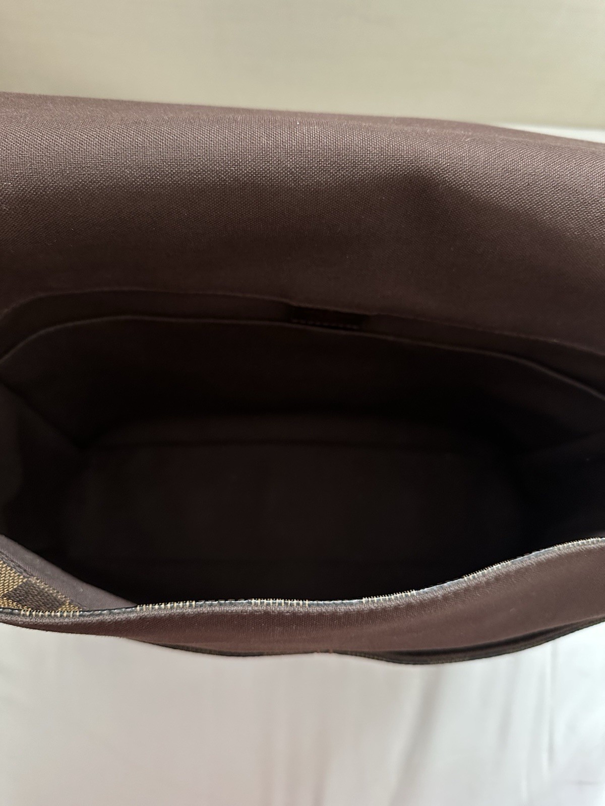Louis Vuitton Damier Ebene Bastille Messenger bag – Excellent Condition