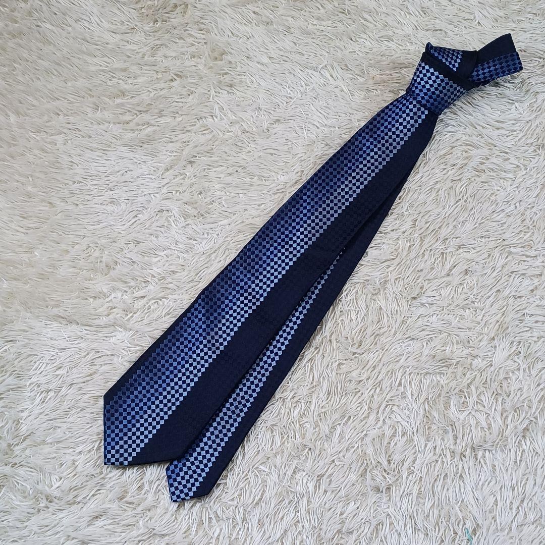 DKNY Donna Karan New York Diamond Pattern Tie Blue/Black 145cm