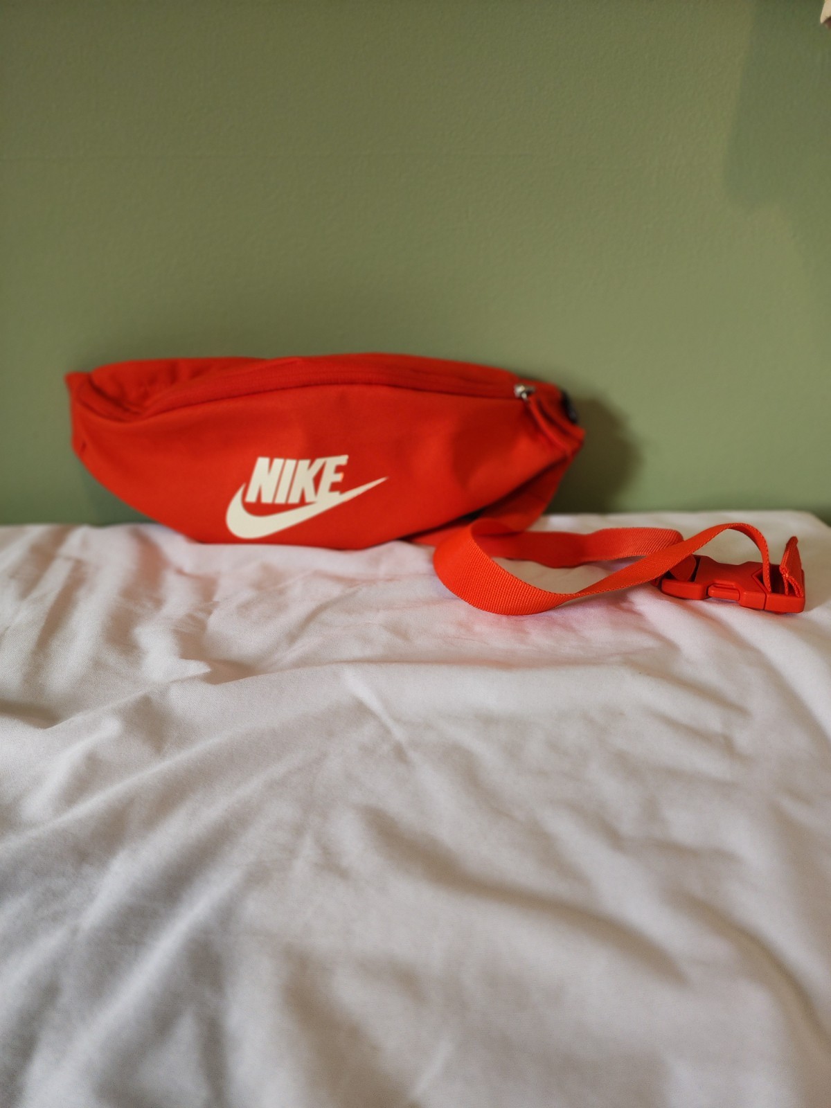 Nike Heritage Waistpack – Red – 2 Zipper Compartments – Fannypack