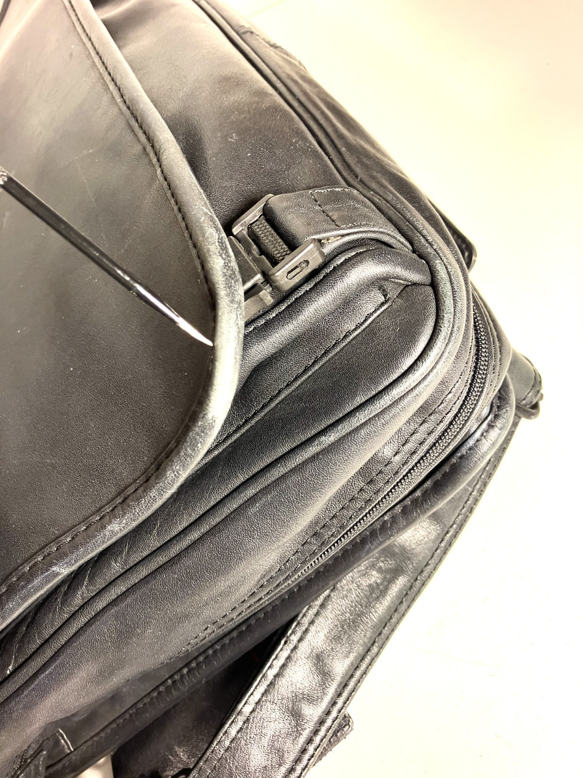 TUMI Black Leather Laptop Briefcase. 13″. Very Nice!