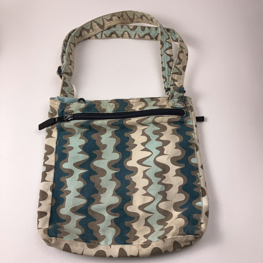 Kavu water pattern blue white bag with many zippered pockets