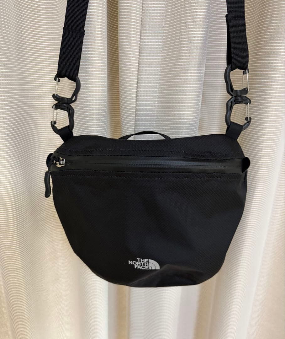 THE NORTH FACE Shoulder Bag Black 21x25x4cm Water Resistant Durable Zipper