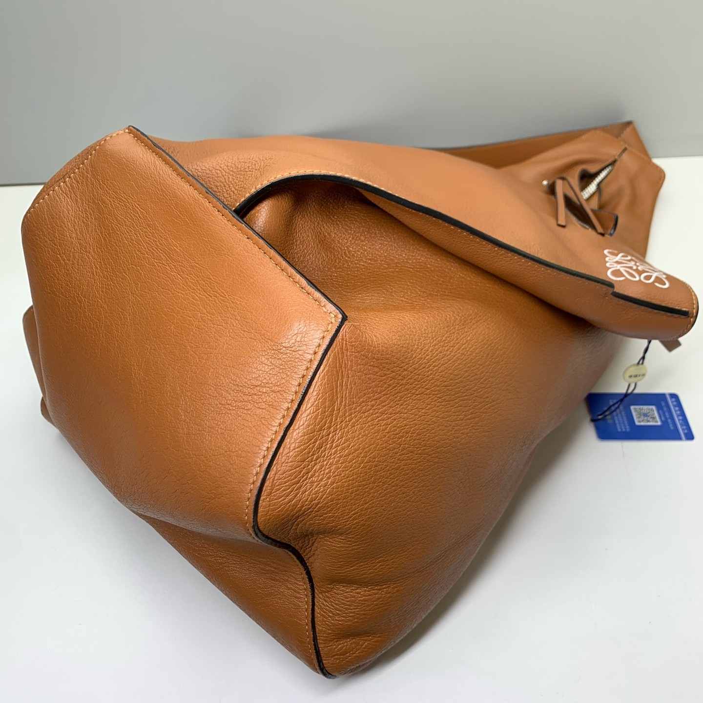 Loewe Pre-Owned Authentic Crossbody Brown Leather 44x28x22cm