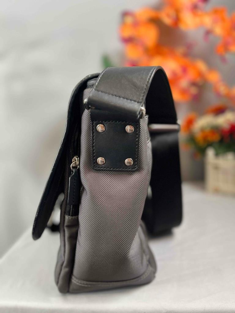 THE DAVEK New York High-impact Ballistic Nylon Carryall Messenger Bag in Grey