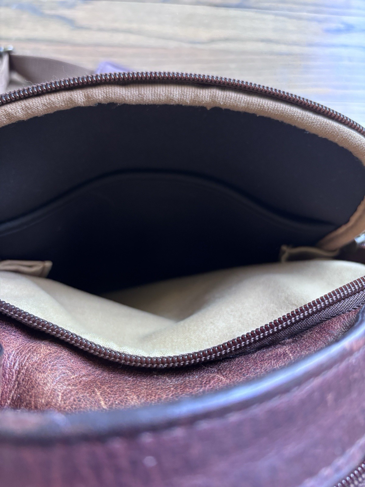 Duluth Trading Co Lifetime Leather Travel Bag Brown Crossbody Messenger 97310