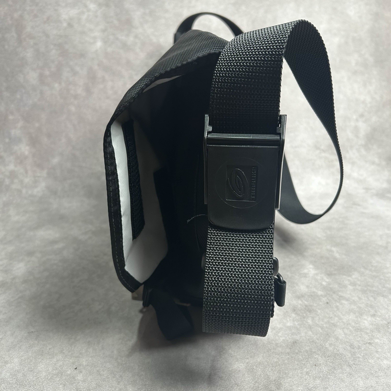 Timbuk2 Commute Messenger Crossbody Bag *Nektar Logo Black Blue Grey