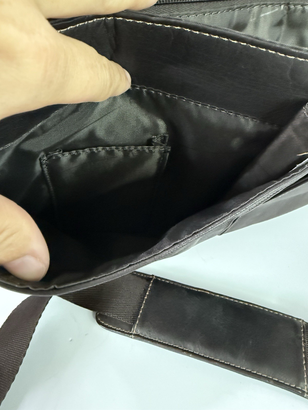 Kenneth Cole Reaction Brown Leather Messenger Bag Laptop Case Risky Business