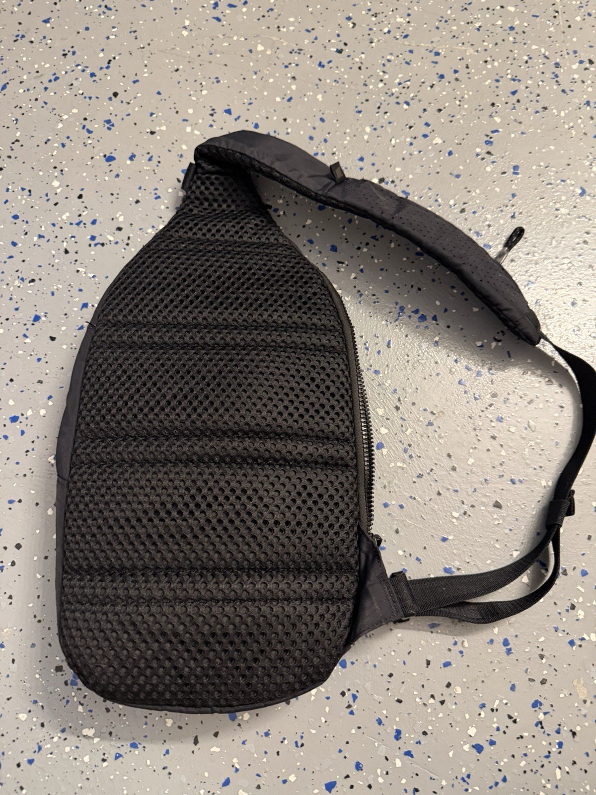 Nike Black Men’s Sling Crossbody Backpack Bag, Single Strap, Zip Closure
