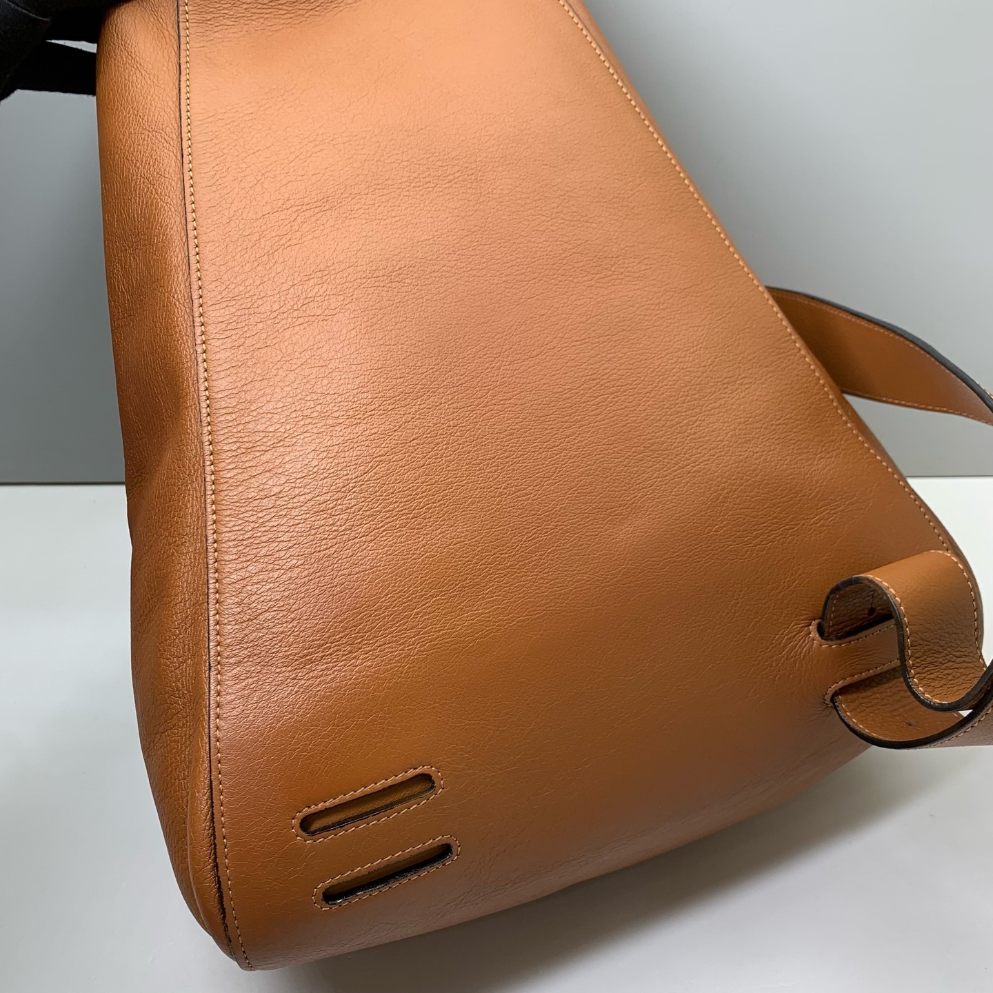 Loewe Pre-Owned Authentic Crossbody Brown Leather 44x28x22cm