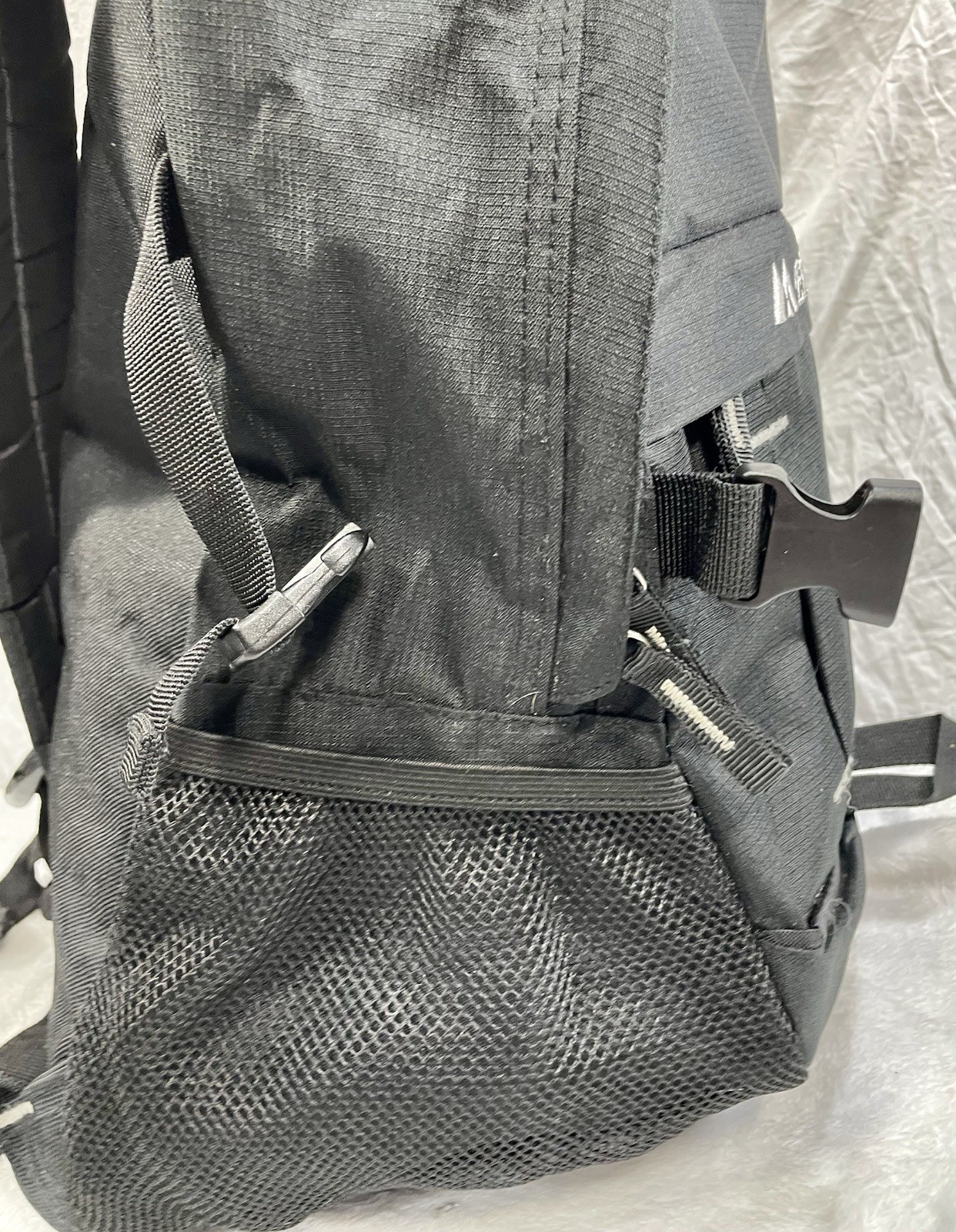 Everest Backpack Black 16″x12″x8″