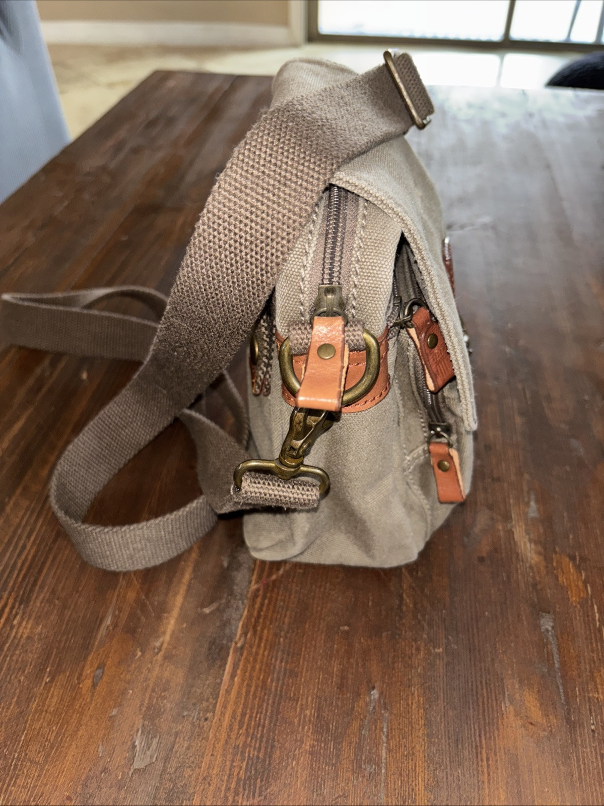 Troop London Classic Canvas Across Body Green Detachable Adjustable Strap