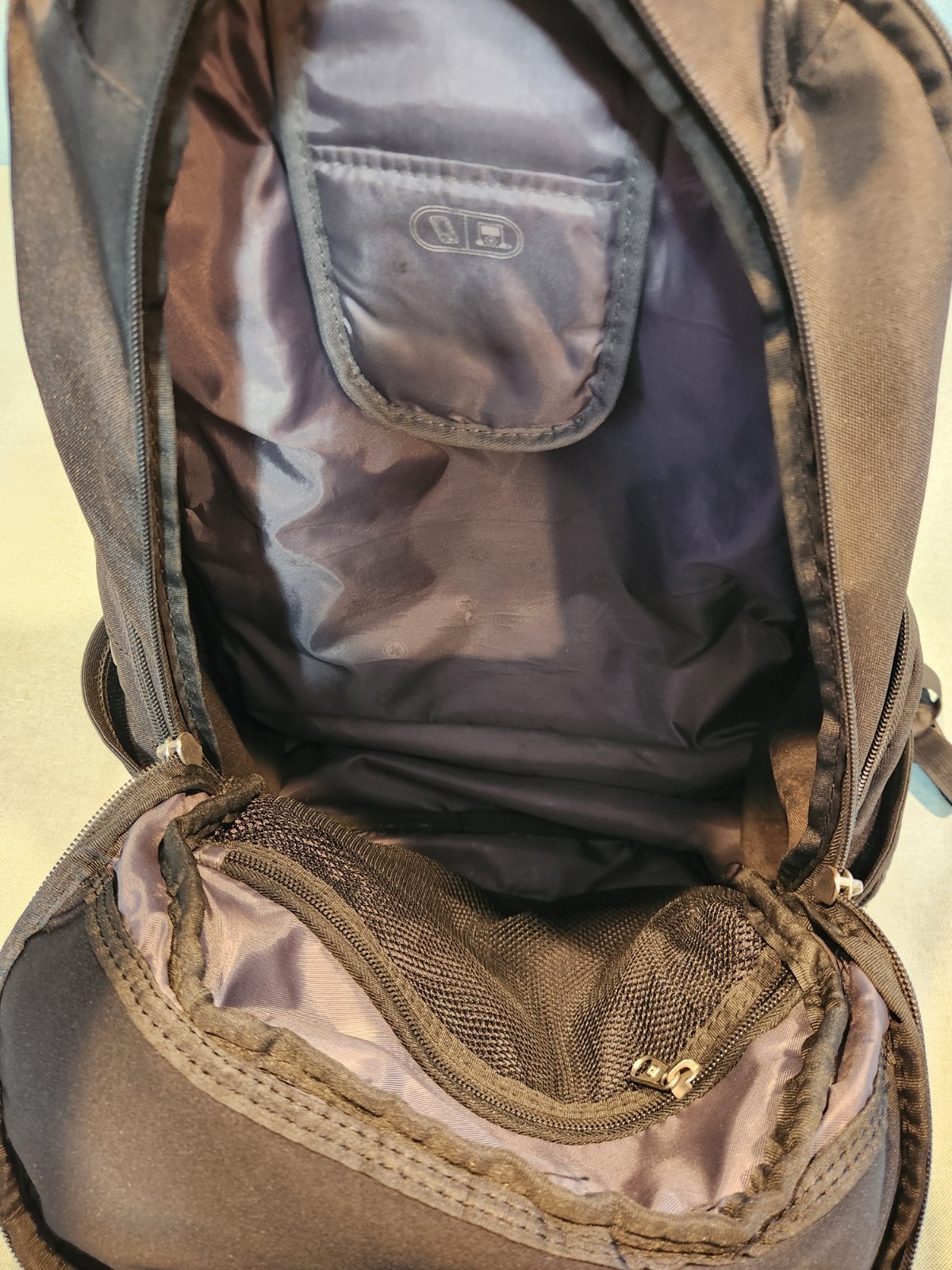 Swiss Gear Airflow Laptop Tablet Backpack Black Many Compartments – Zipper Issue